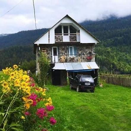 Bombora Hotel Mestia Buitenkant foto