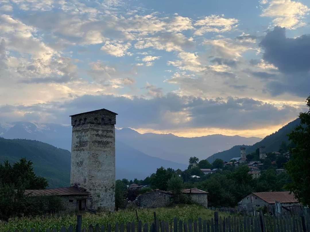 Bombora Hotel Mestia Buitenkant foto