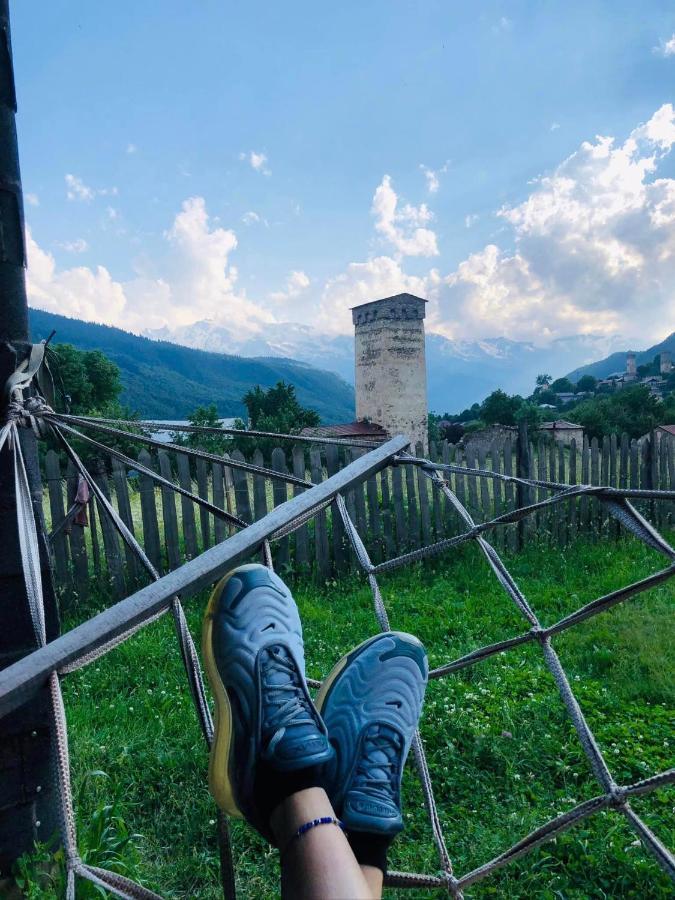 Bombora Hotel Mestia Buitenkant foto