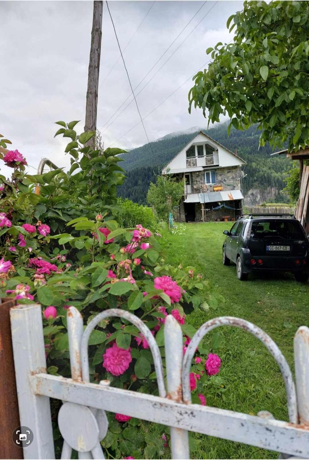Bombora Hotel Mestia Buitenkant foto